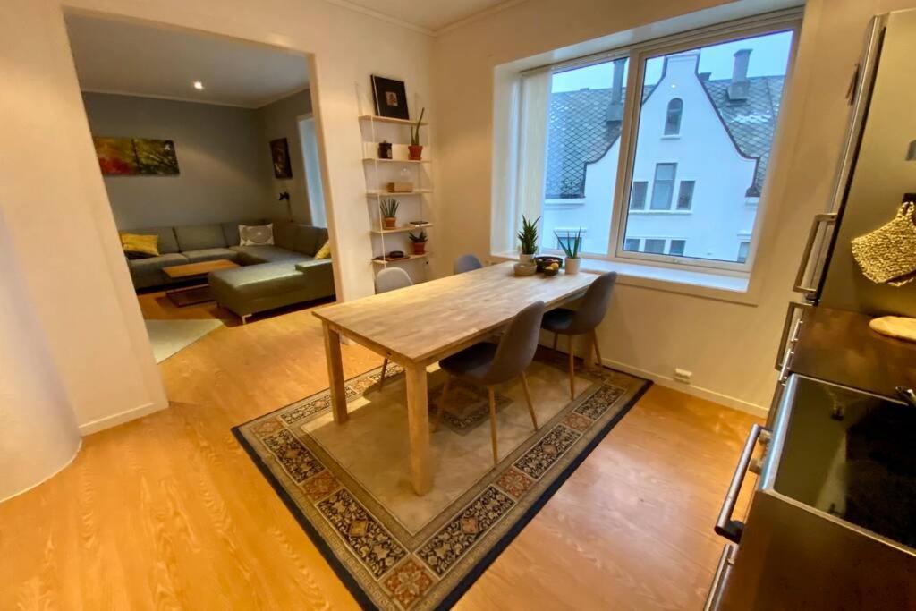 Nice And Central Apartment In Quiet Area Ålesund المظهر الخارجي الصورة